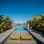 Numa Santorini *