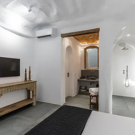 Numa Santorini Φηρά