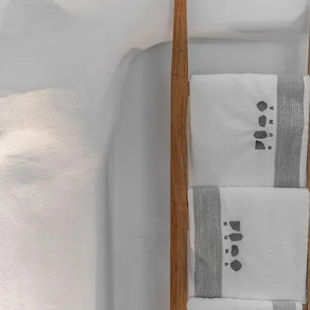 Numa Santorini Φηρά