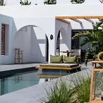 Numa Santorini *