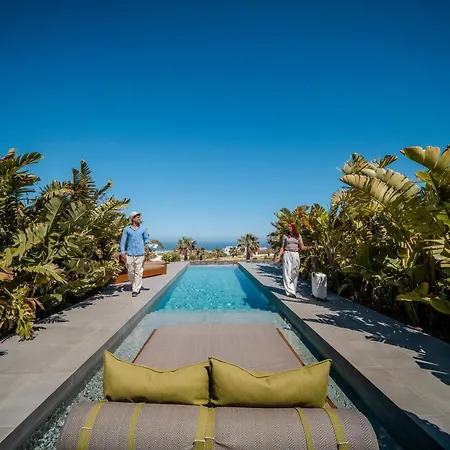 Numa Santorini *