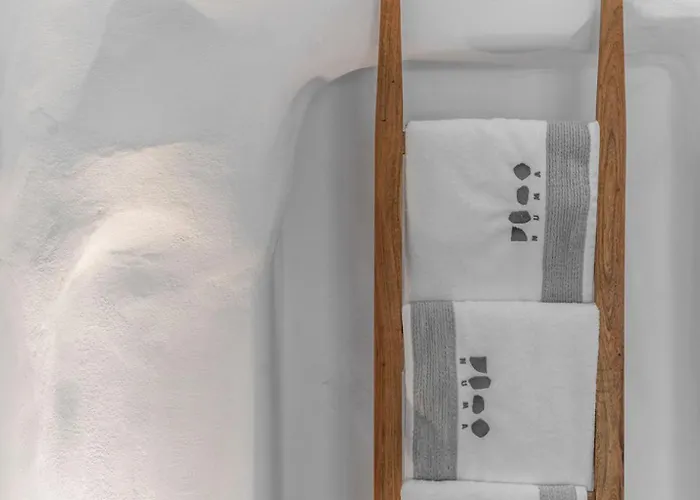 Numa Santorini Firá