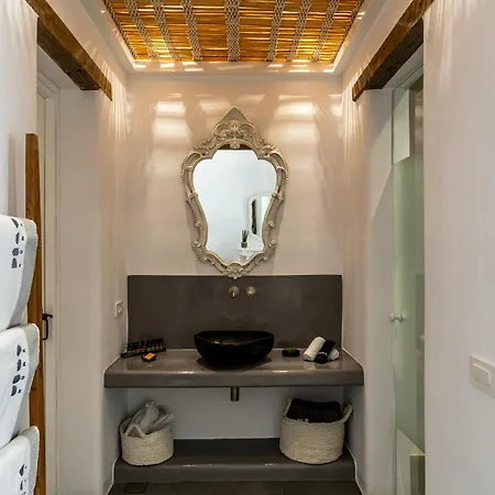 Numa Santorini *