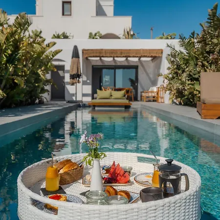 Numa Santorini *